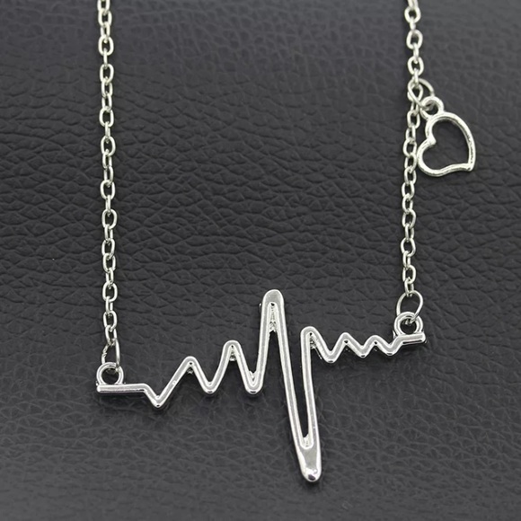⚜️[𝟯/$𝟭𝟴]⚜️EKG Silver Simple Dainty Choker NEW - Picture 4 of 9